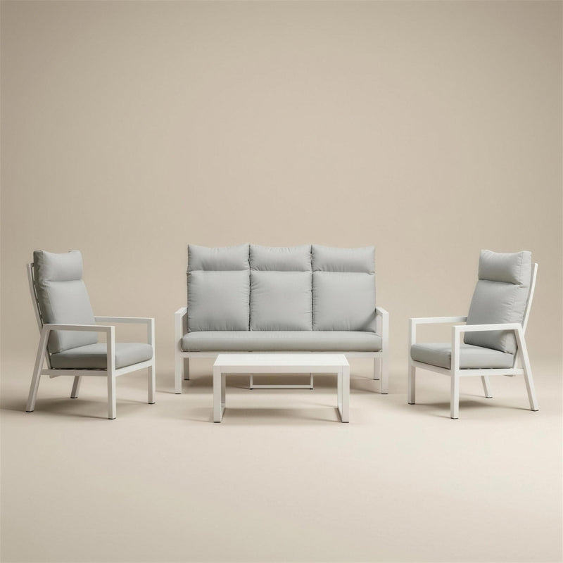 Conjunto de jardin Haston en aluminio blanco con sofa de 3 plazas de respaldo alto, dos sillones y mesa de centro, cojines gris claro, sobre fondo neutro