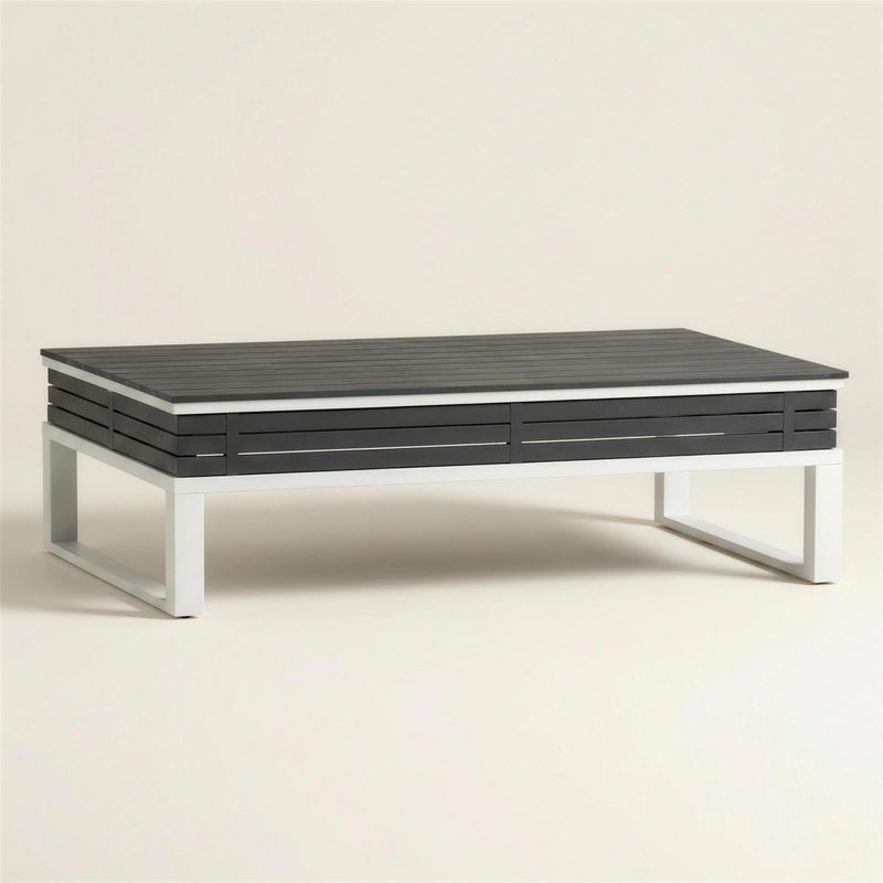 Mesa de centro de exterior bicolor con estructura de aluminio blanco y tablero de lamas antracita, 135x60x40 cm, sobre fondo neutro