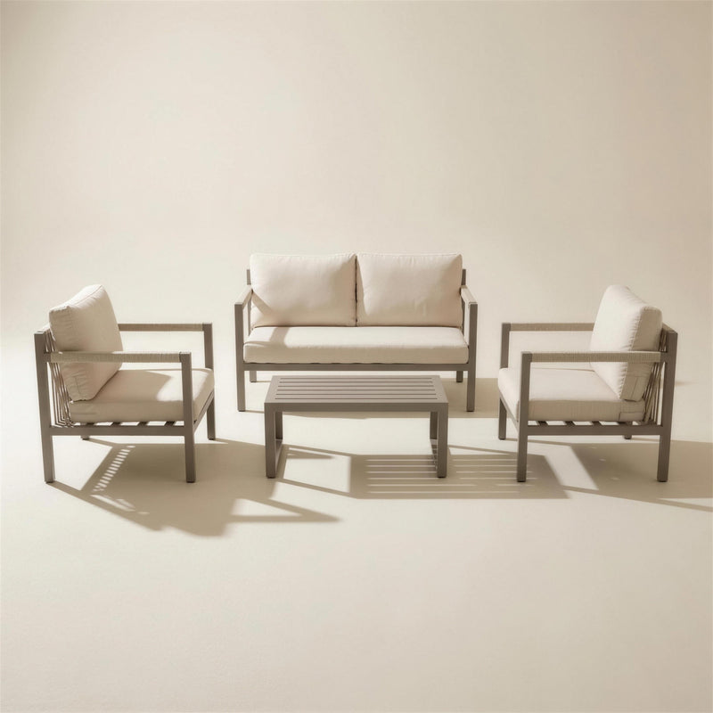 Set de jardin Damasco-7 de aluminio gris tortola con sofa de 2 plazas, dos sillones de cuerda beige y mesa de centro, sobre fondo neutro