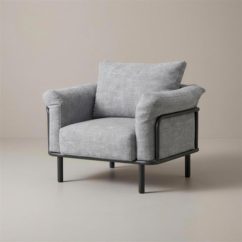 Sillon de exterior Brandon en aluminio antracita con tapiceria gris de jacquard y brazos envolventes, 98x90x90 cm, sobre fondo neutro