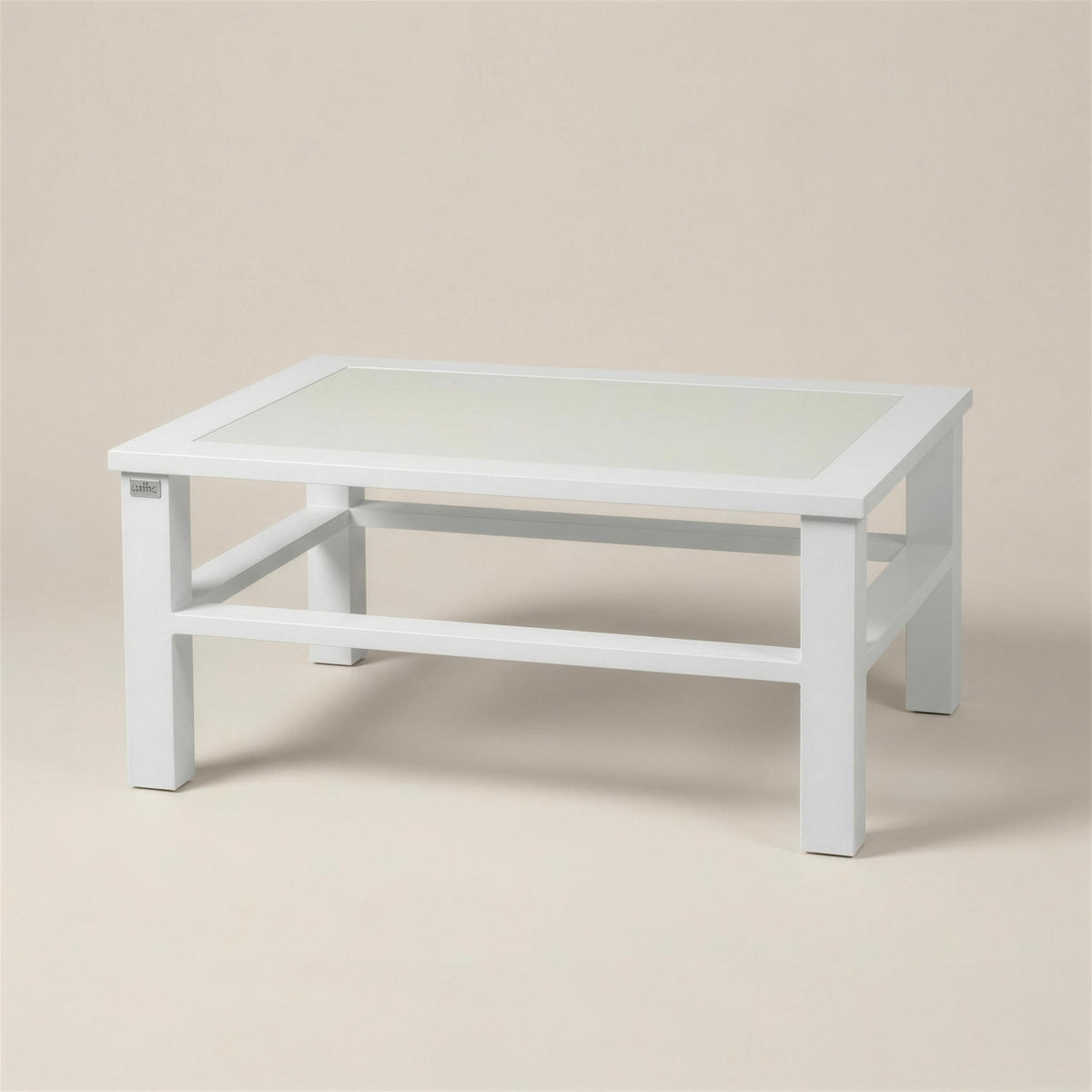 Mesa de centro de exterior Olimpia de 74x54 cm con estructura de aluminio blanco y tablero claro, sobre fondo neutro