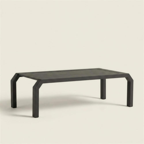 Mesa de centro de exterior Bellagio de aluminio antracita con tablero de lamas y patas curvadas, 125x60x38 cm, sobre fondo neutro