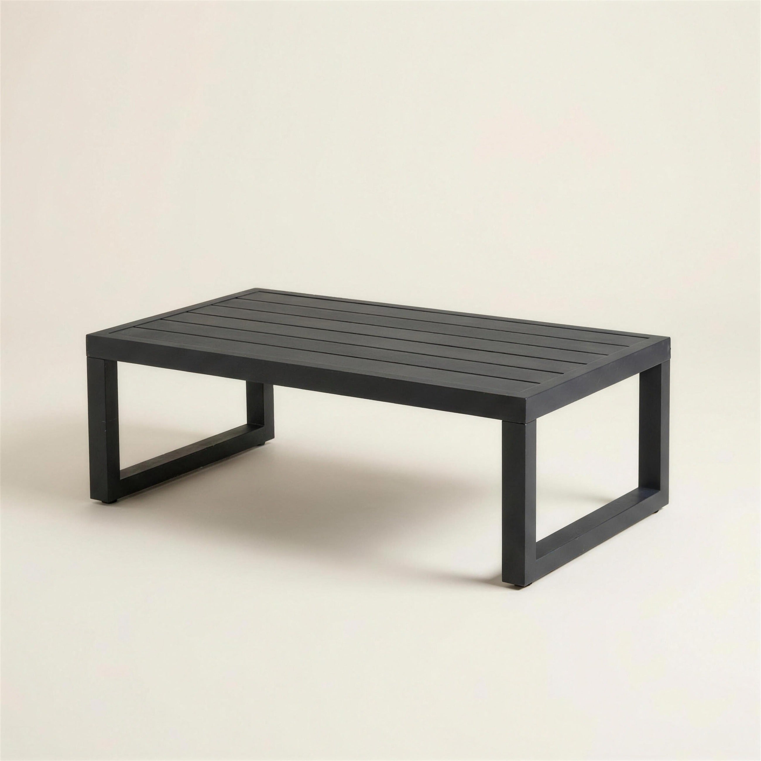 Mesa de centro de exterior Universal de aluminio antracita con tablero de lamas, 120x60x40 cm, sobre fondo neutro