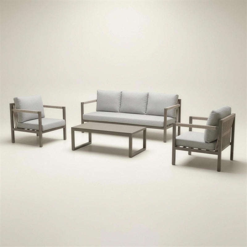 Conjunto de jardin Damasco en aluminio tortola con brazos de cuerda beige, sofa de 3 plazas, dos sillones y mesa de centro, sobre fondo neutro