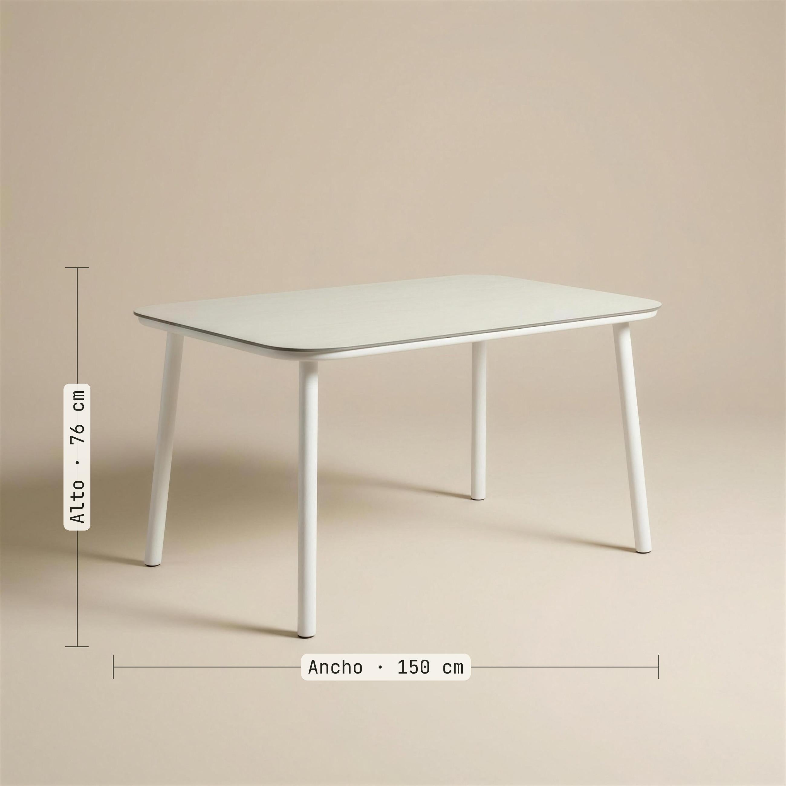 Medidas de la mesa Mundra: 150 cm de ancho y 76 de alto. Se vende solo la mesa, sin sillas
