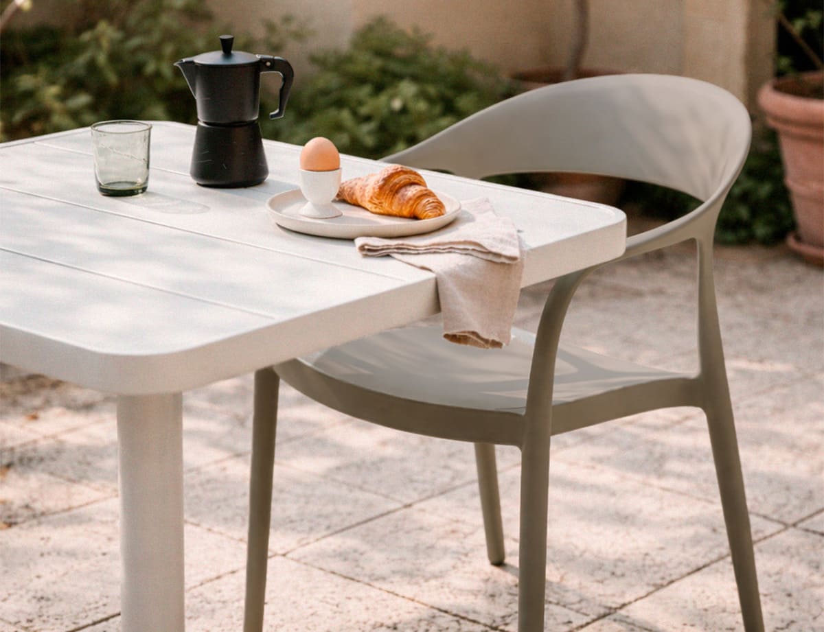 Mesa exterior aluminio · 75×75 cm · Ágata · tortola
