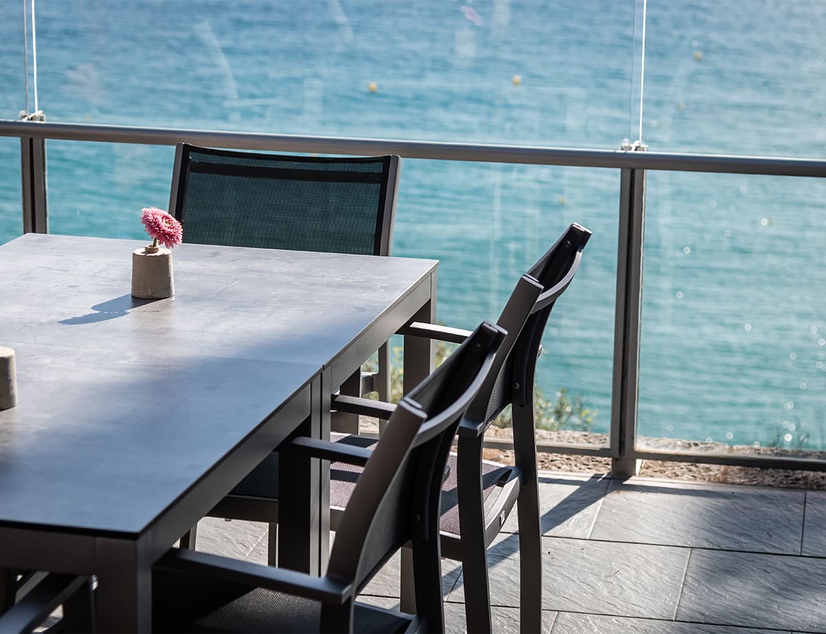Mesa exterior aluminio · HPL · Brunei