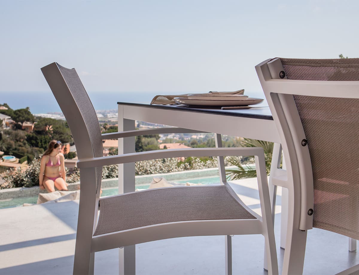 Mesa exterior aluminio · HPL · Brunei
