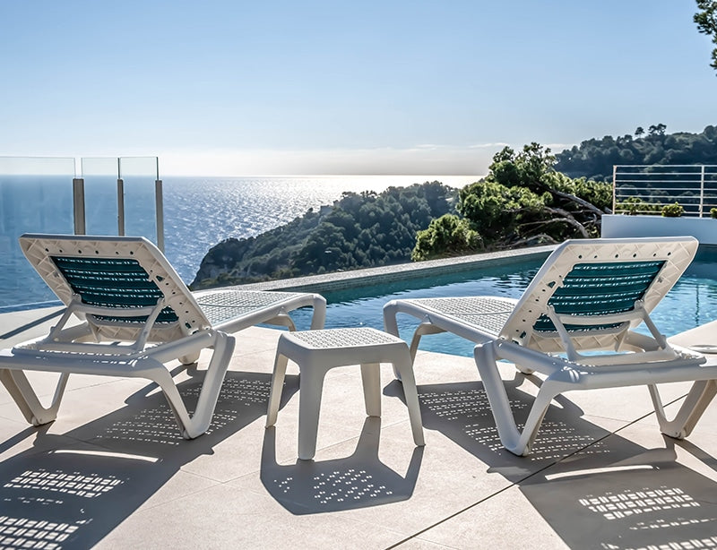 Mesa auxiliar exterior resina · 48×48 cm · Eva Pro BCN · ambiente exterior